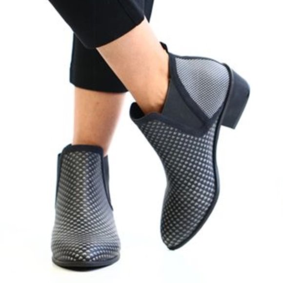 Betabrand Tennis Western Ankle Boots Black Diamond